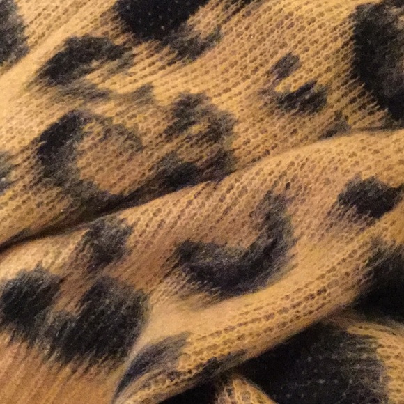 Leopard Print Sweater - Picture 5 of 5